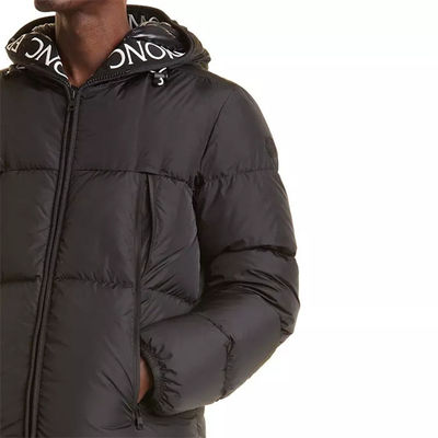 フード付きのジャケットの下のジャケットの厚い暖かいの下の軽量の白いアヒル