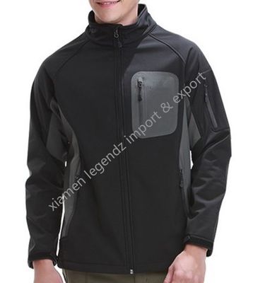 OEMは冬のジャケットを遊ばす人の通気性の山のSoftshellのジャケットを防水する